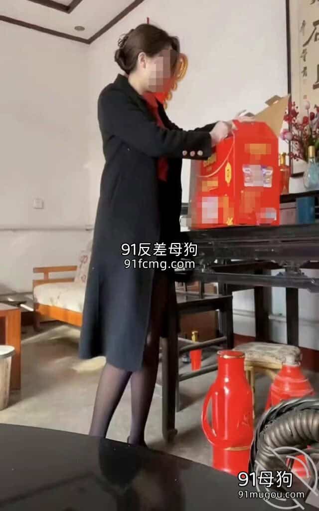 海角社区我的艳母是空姐视图合集-2